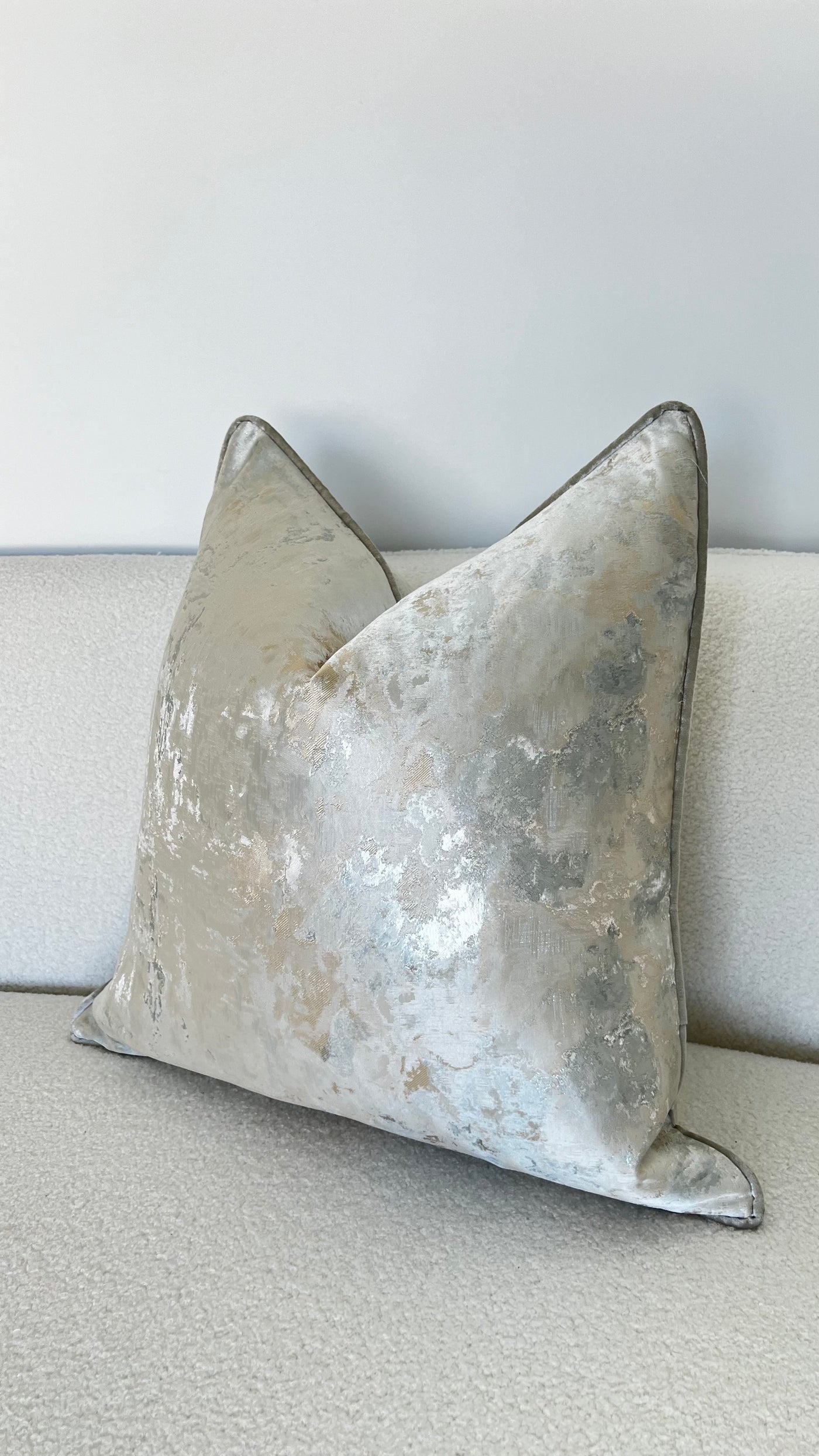 Nuvola cushion