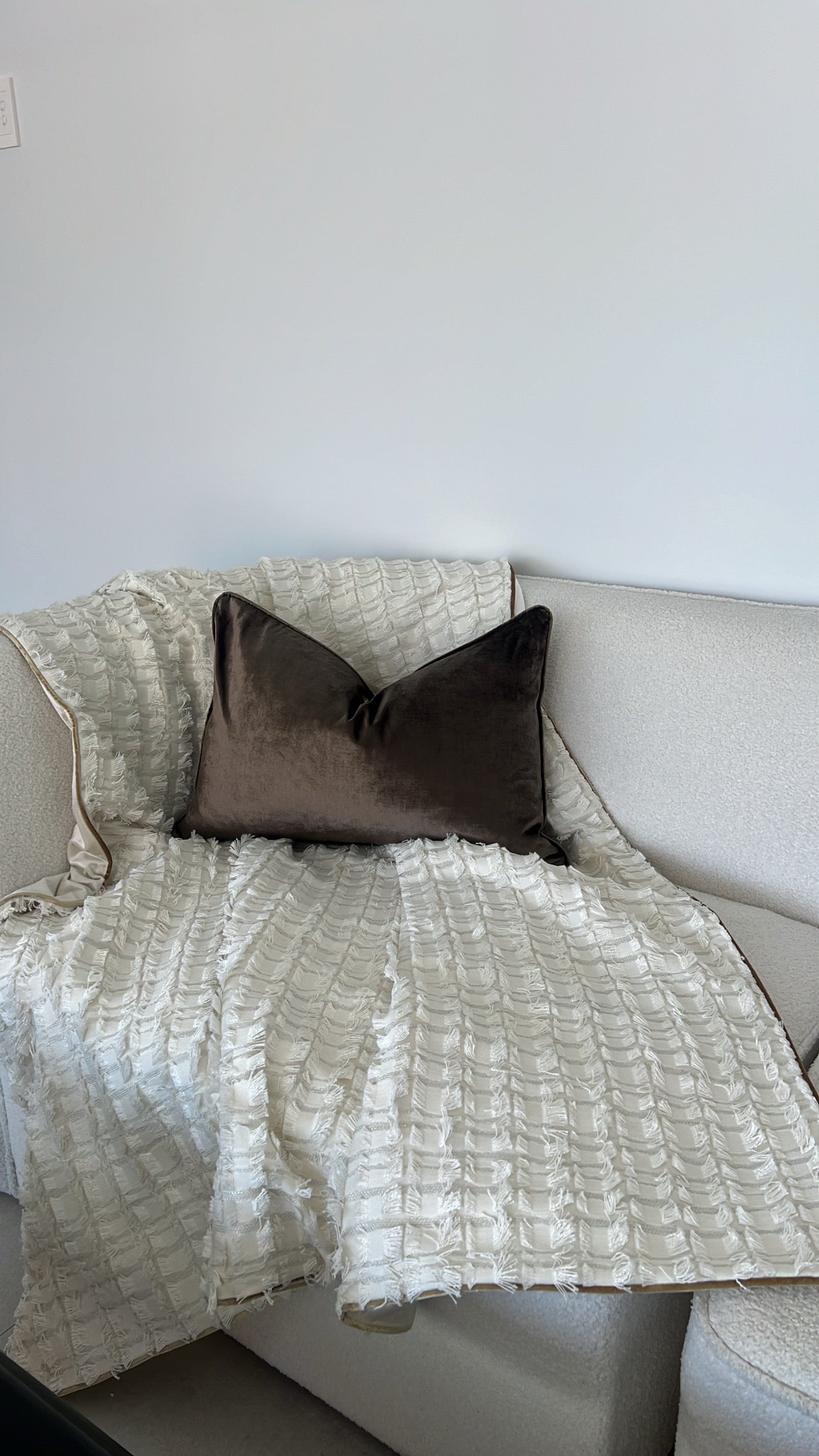 Dante ivory throw 140x220cm