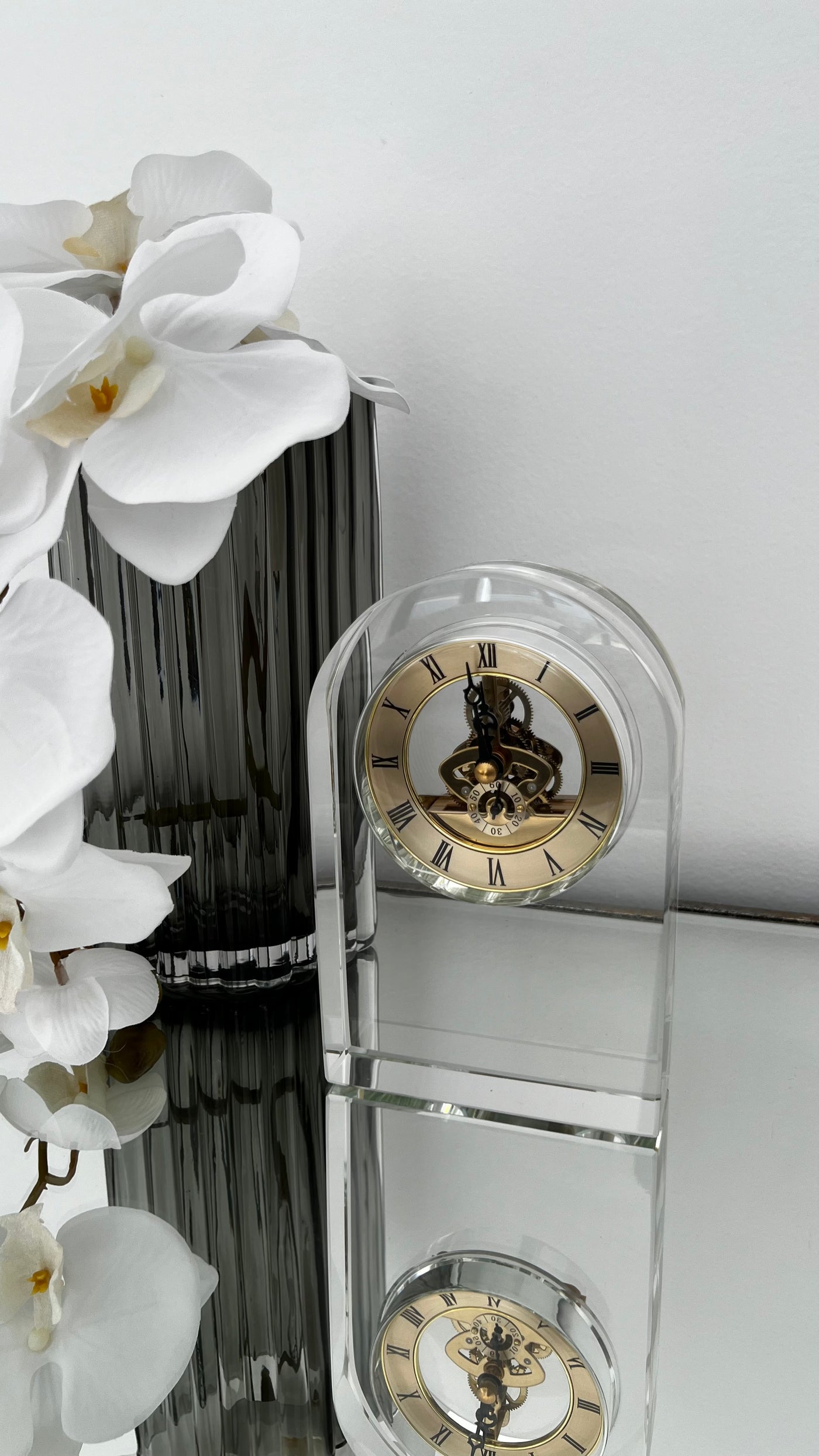 Crystal clear mechanical clock