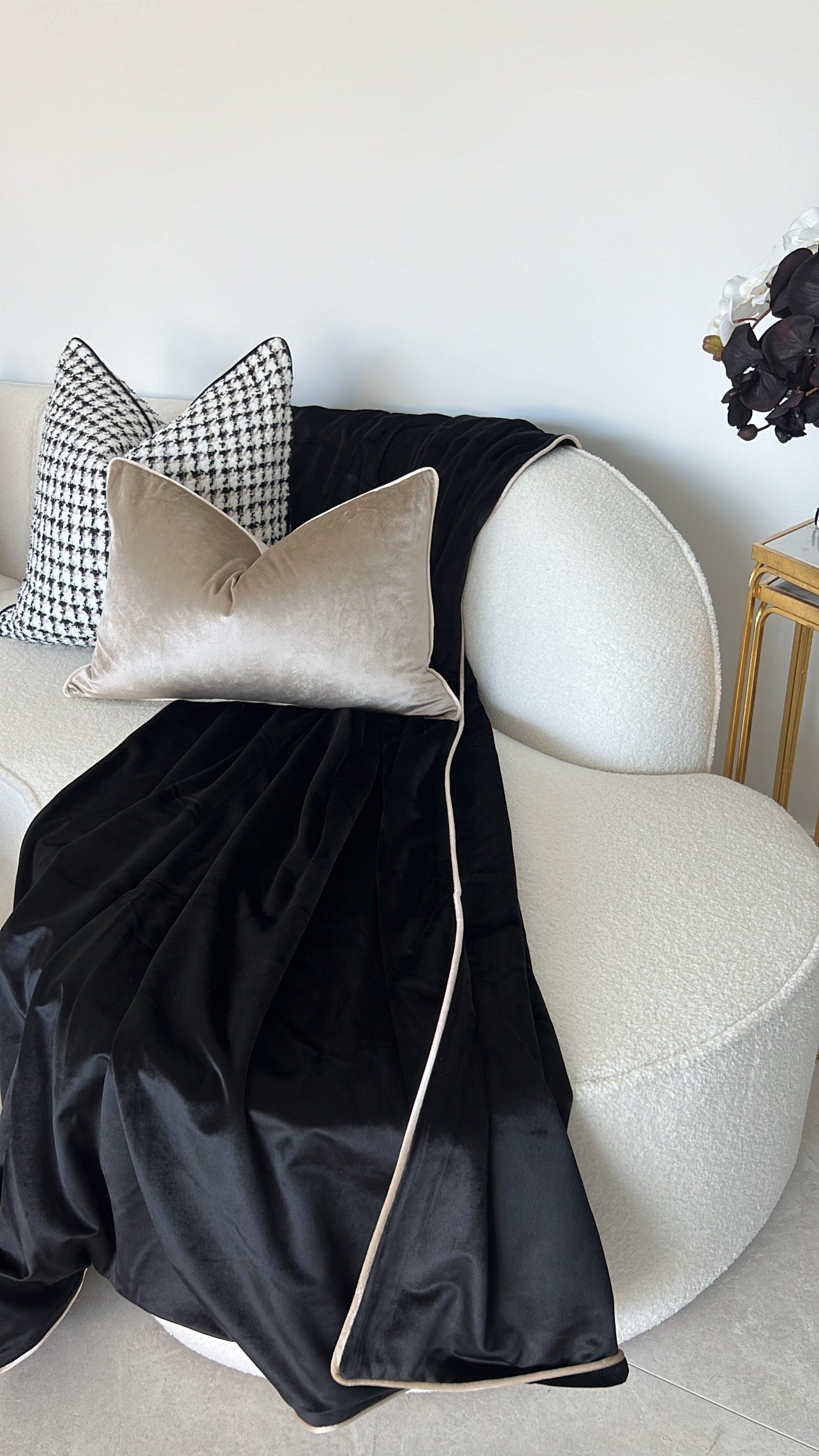 Luxury champagne cushion