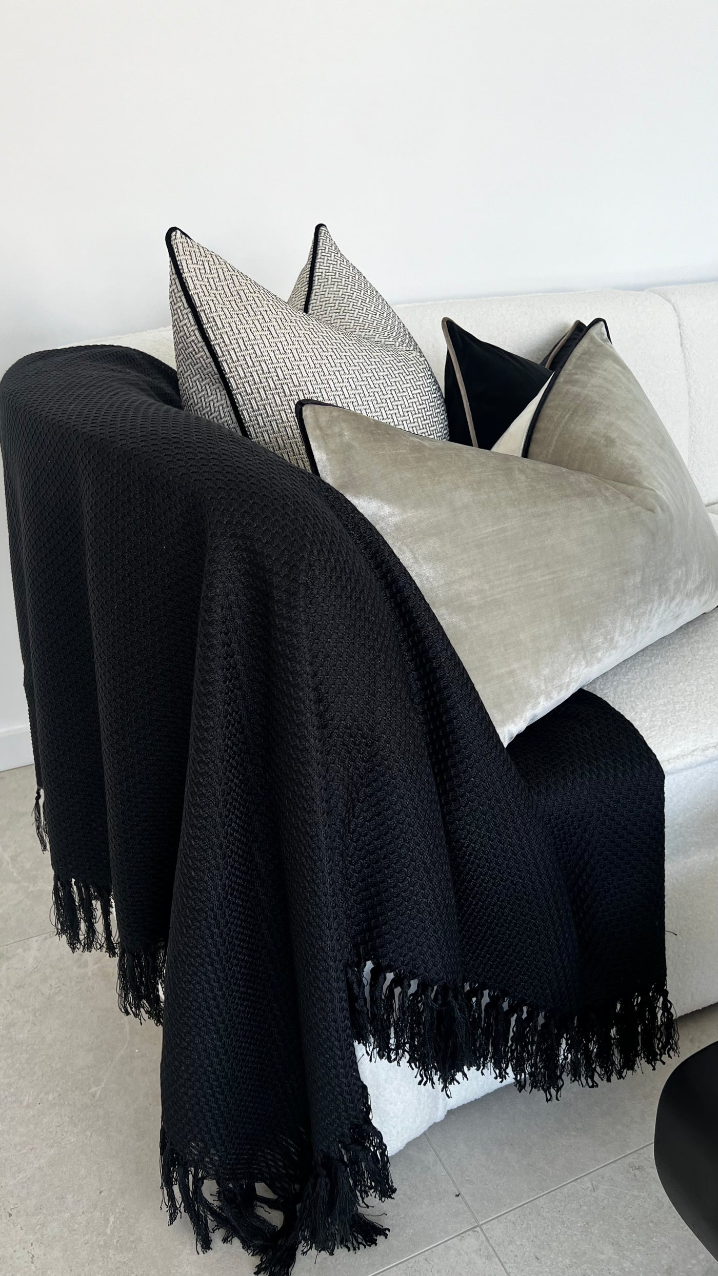 Calla Throw black