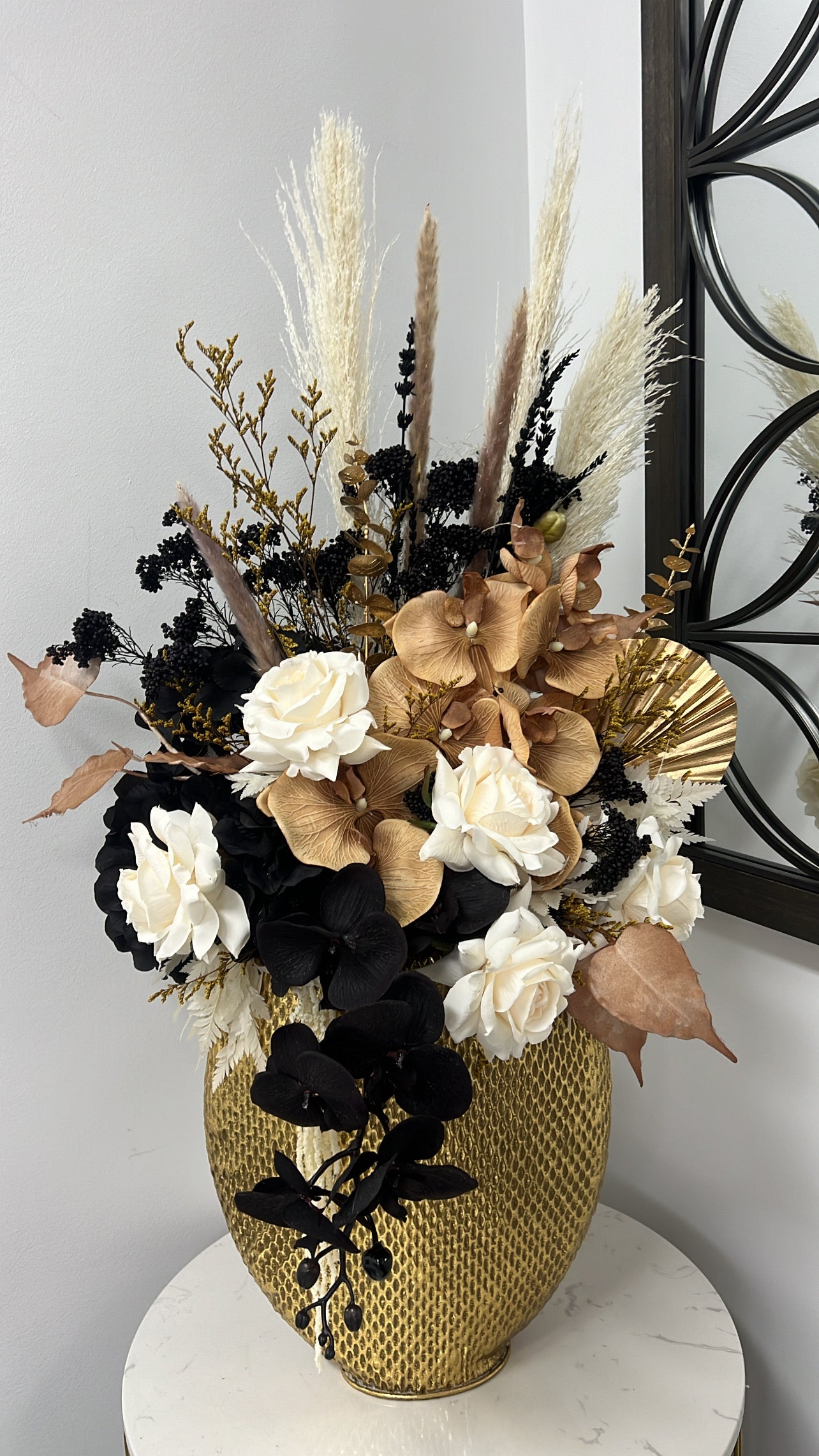 Allis floral arrangement - Luscious Homewares