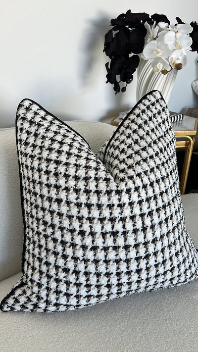 Mademoiselle cushion