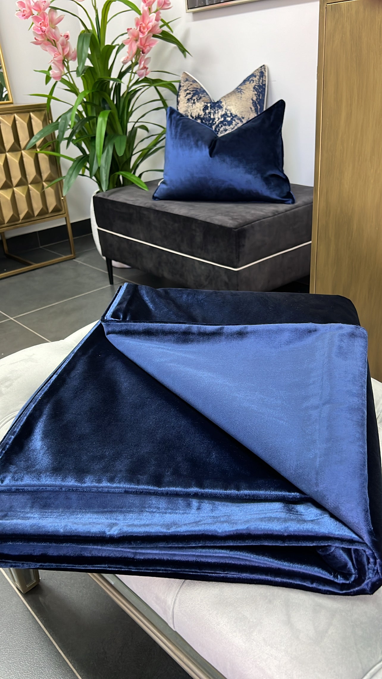 De luxe navy throw 140x220cm - Luscious Homewares