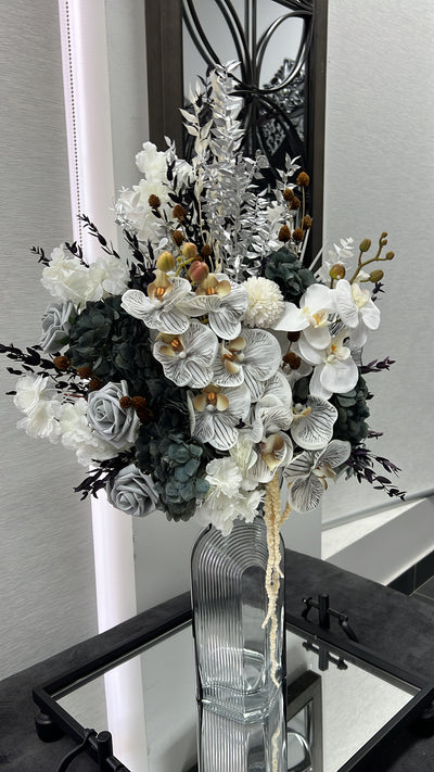 Raya floral arrangement