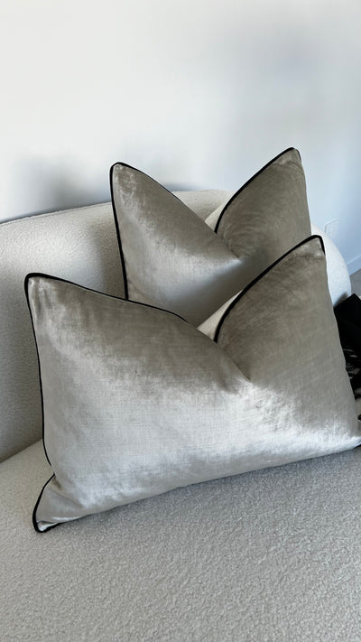 Royal luxe powder cushion