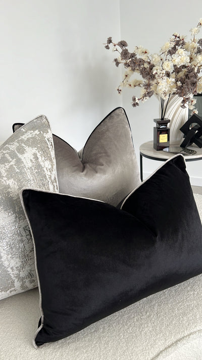 Hilton black/silver trim cushion