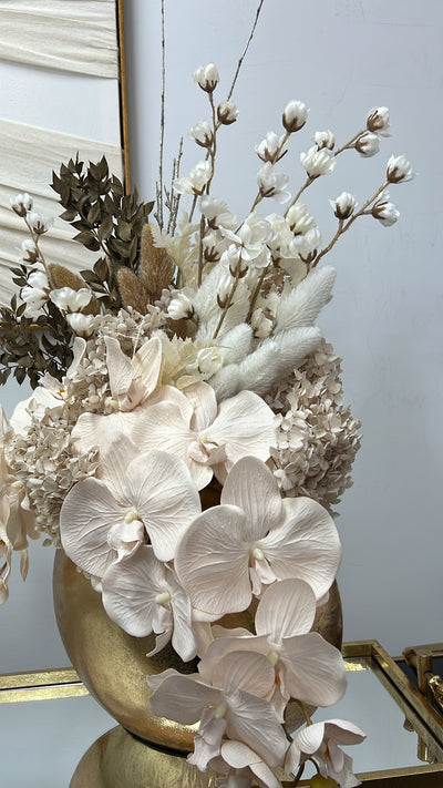 Honeycomb everlasting floral arrangement