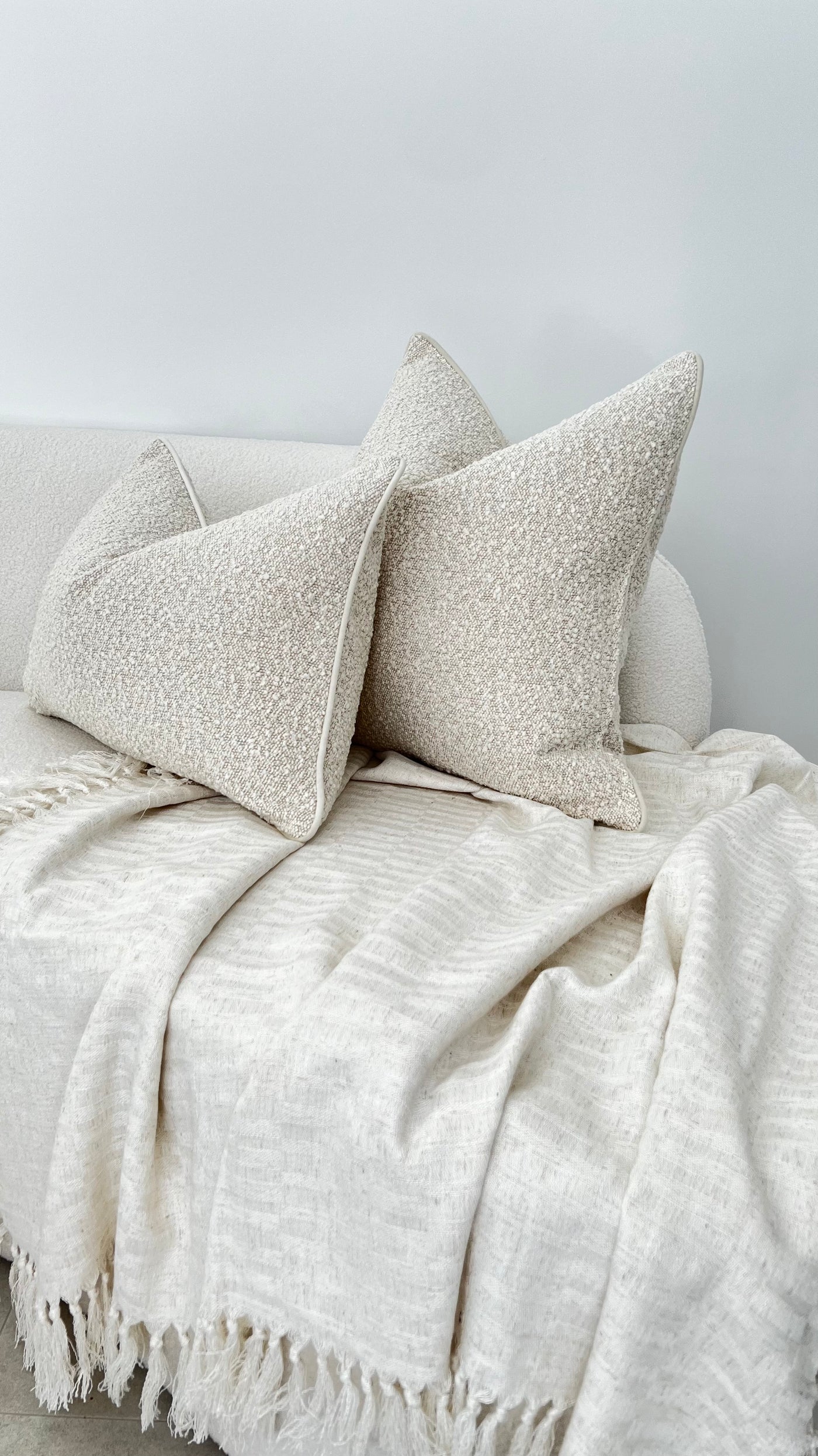 Boucle neutral cushion