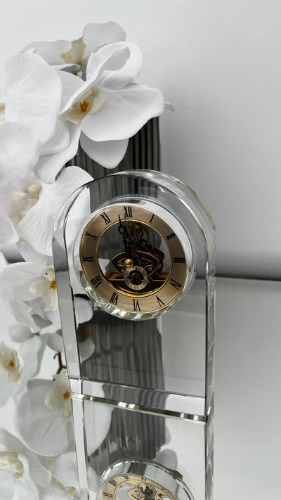 Crystal clear mechanical clock