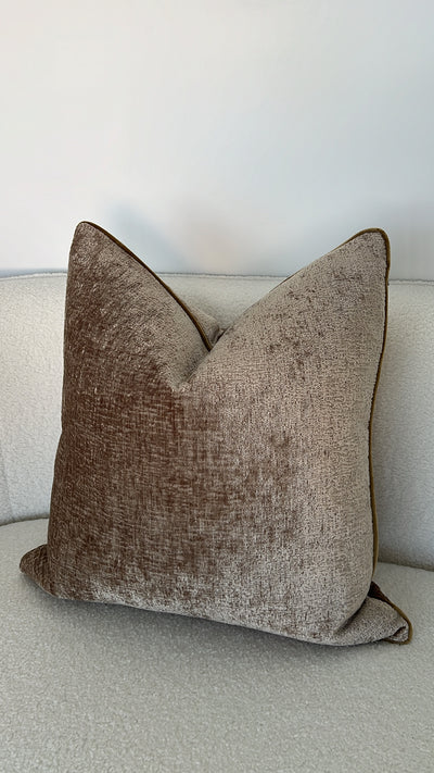 Alina sandy cushion