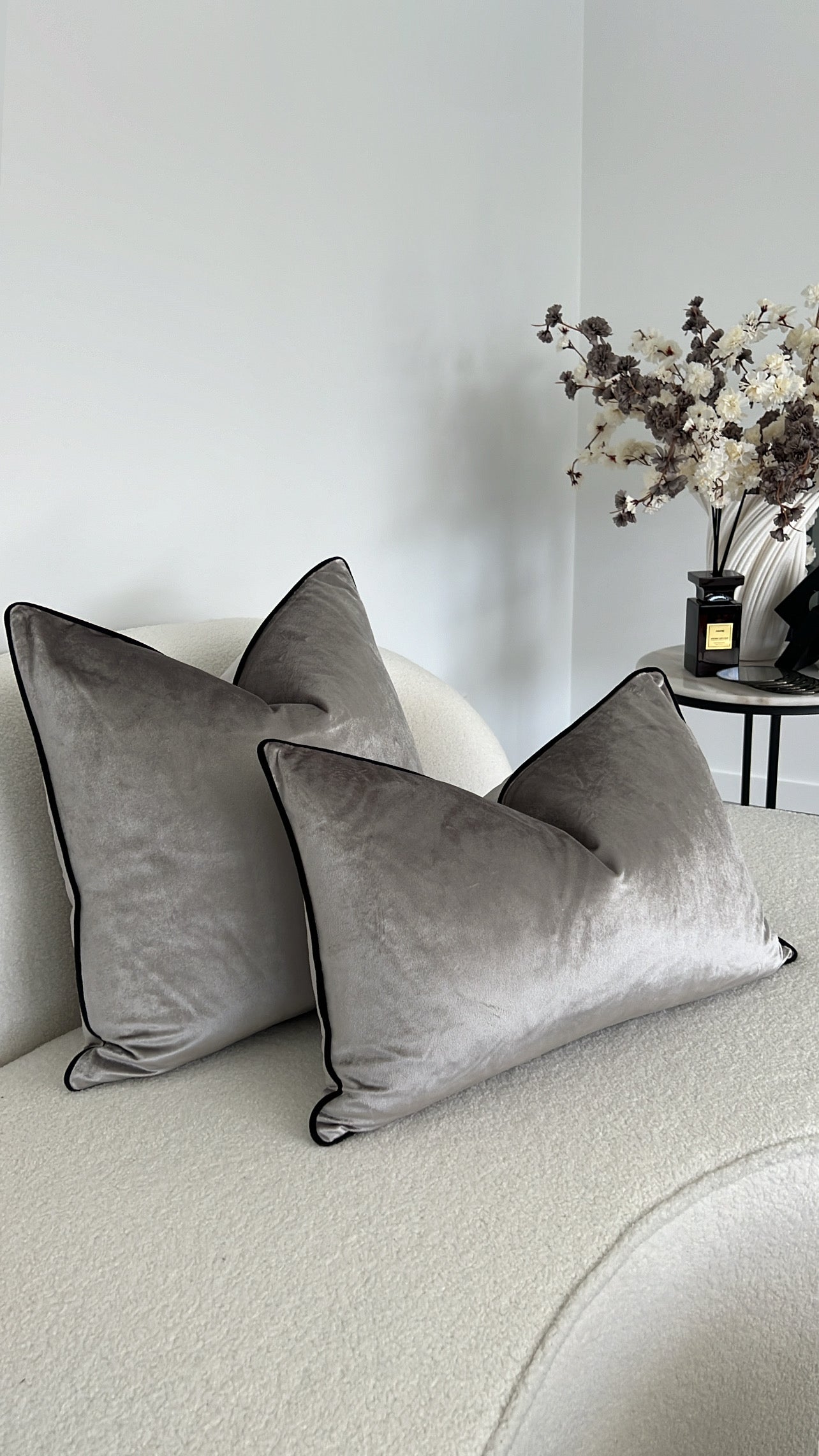 Hilton silver /black trim cushion