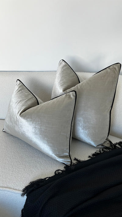 Royal luxe powder cushion