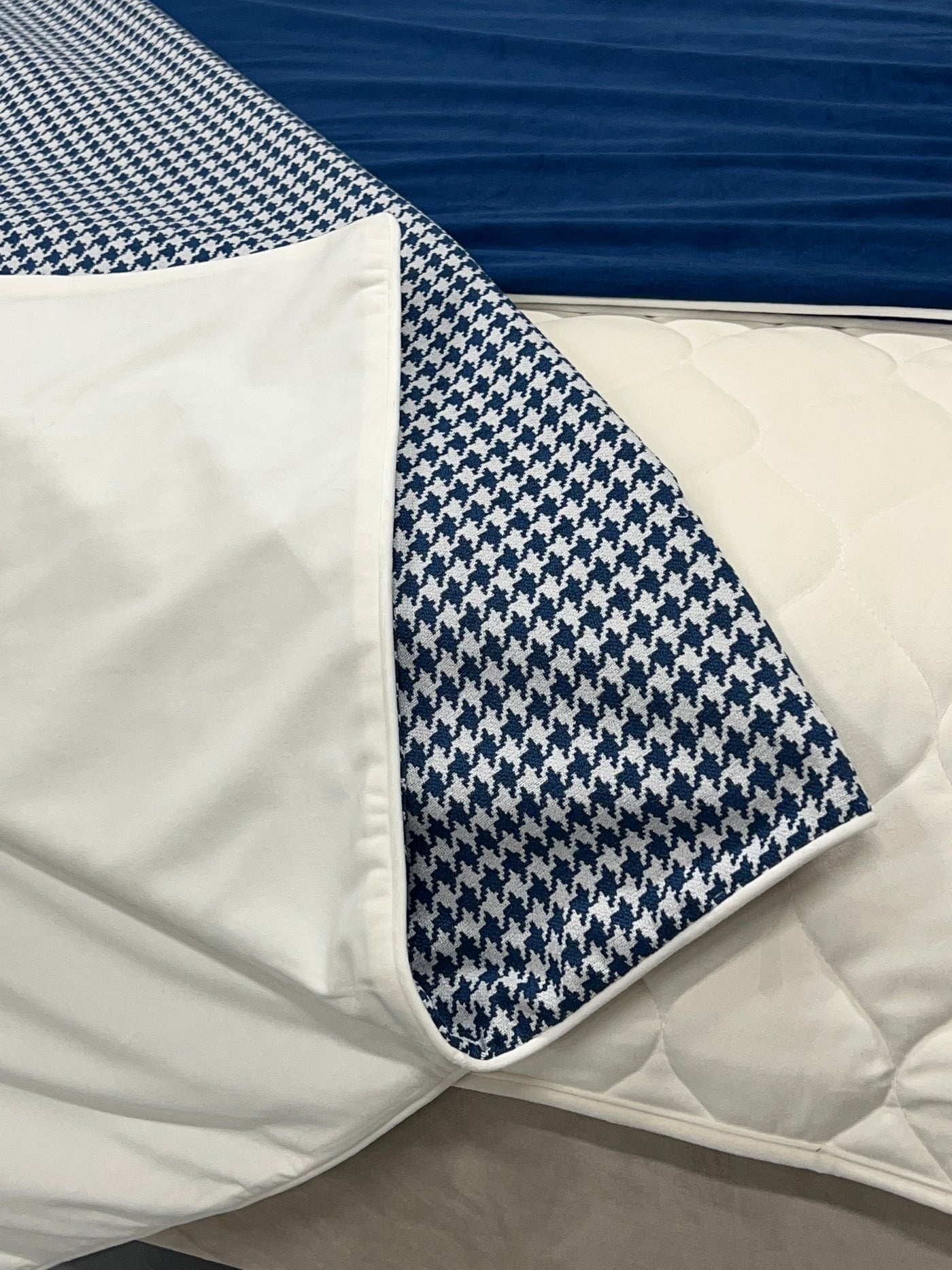 New lavonne throw navy - Luscious Homewares