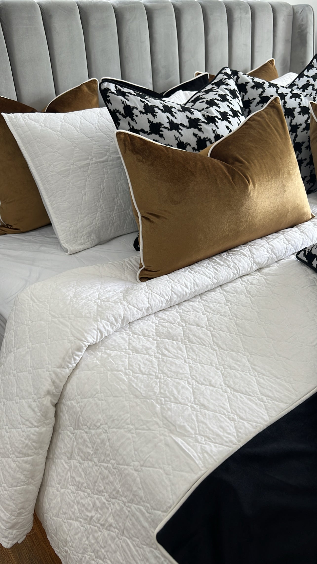 Gracious bedspread 3 piece queen/king - Luscious Homewares